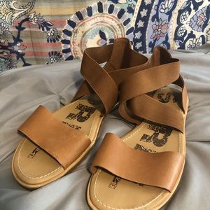 Sorel Ella sandals in camel brown